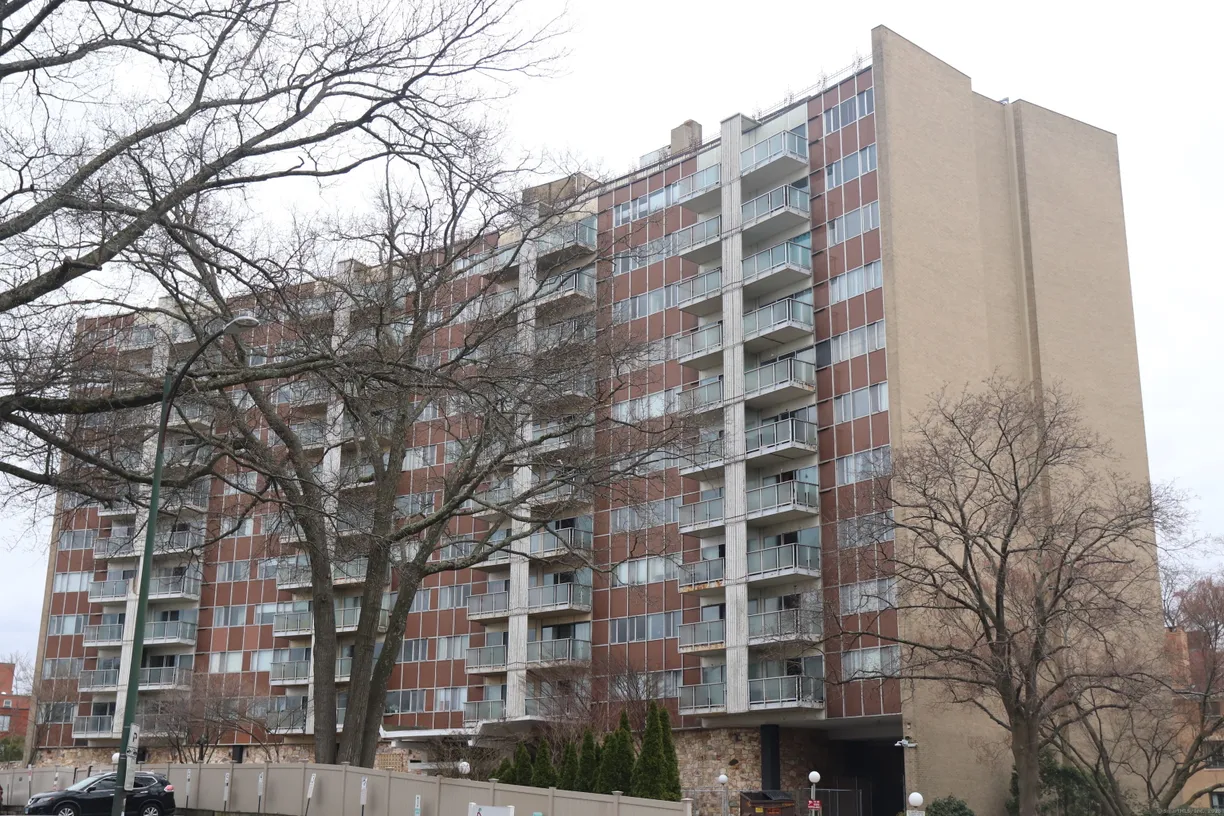 Greenwich Real Estate | View 30 Woodland Street, 5B | 1 Bed, 1 Bath