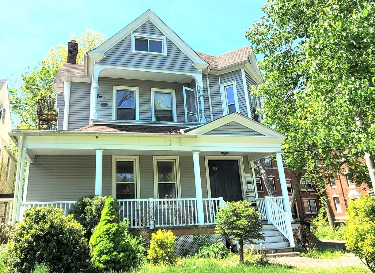 Greenwich Real Estate | View 388 Whitney Avenue, Apt 2 | 2 Beds, 1 Bath