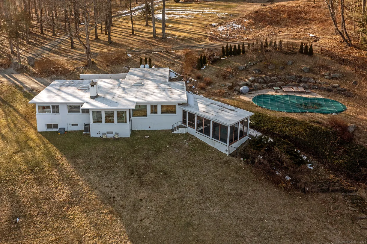 Greenwich Real Estate | View 18 Elizabeth Lane | Listing