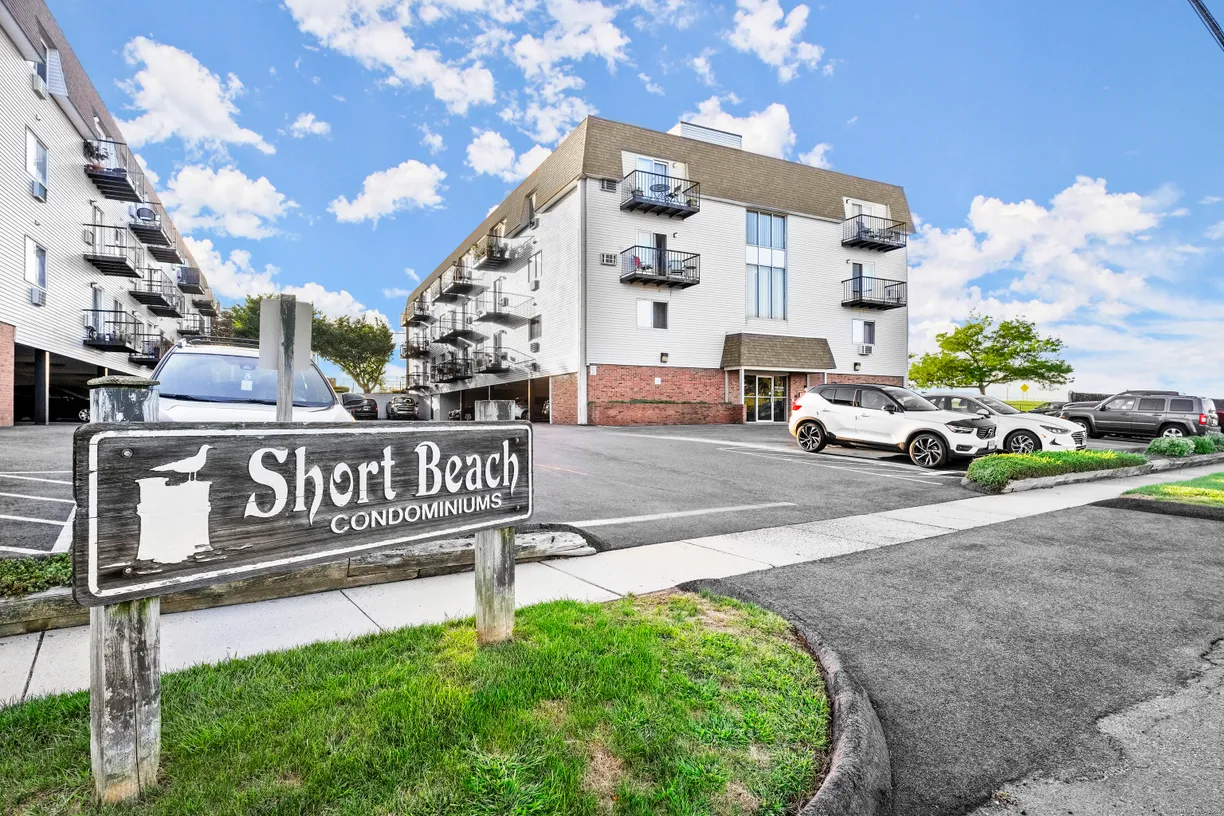 Greenwich Real Estate | View 115 Short Beach Road, 212 | 1 Bed, 1 Bath
