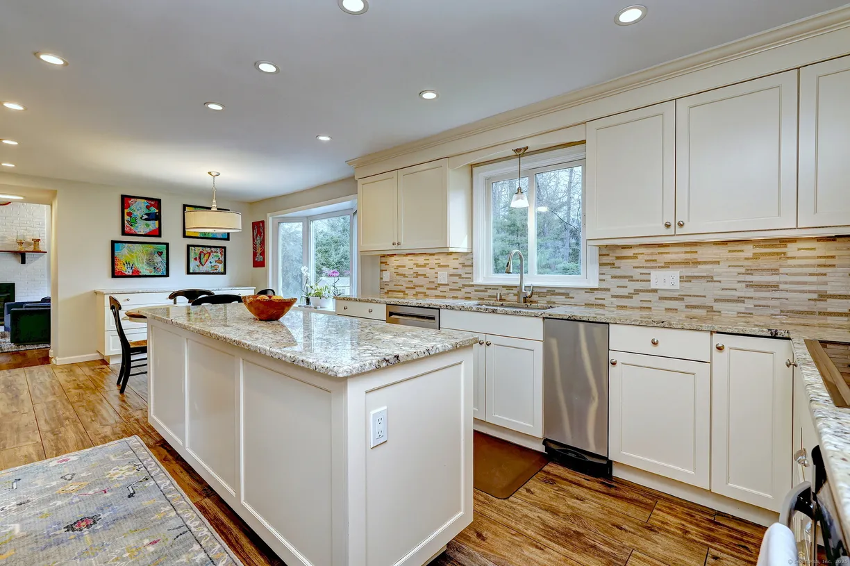Greenwich Real Estate | View 135 Hitchcock Court | Listing
