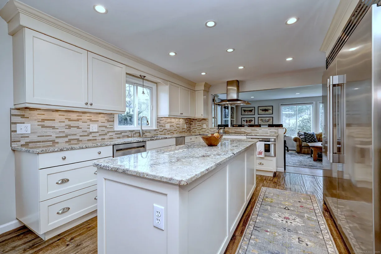 Greenwich Real Estate | View 135 Hitchcock Court | Listing
