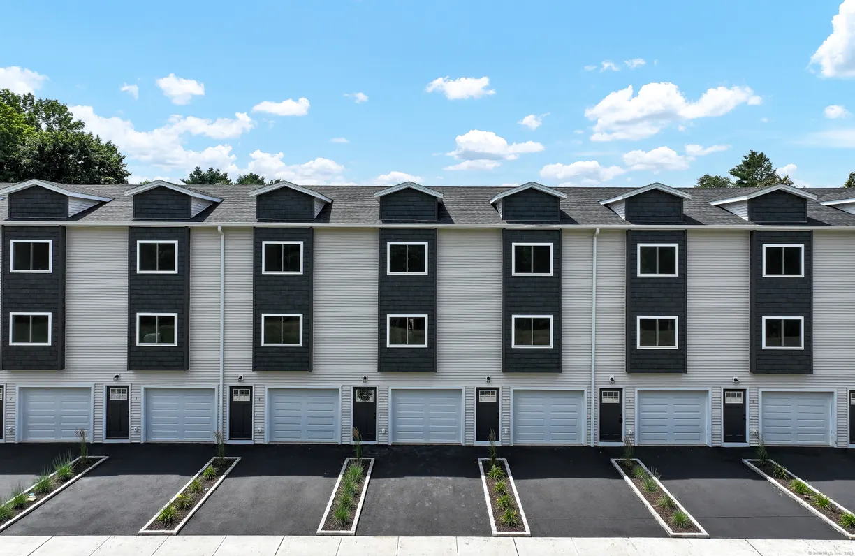 Greenwich Real Estate | View 33 Main Street, 15 | 2 Beds, 2 Baths