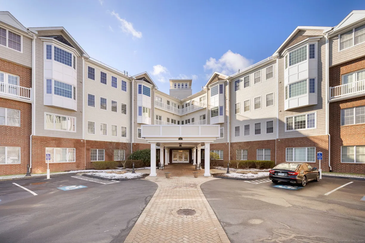 Greenwich Real Estate | View 1 King Philip Drive, 316 | 2 Beds, 2 Baths