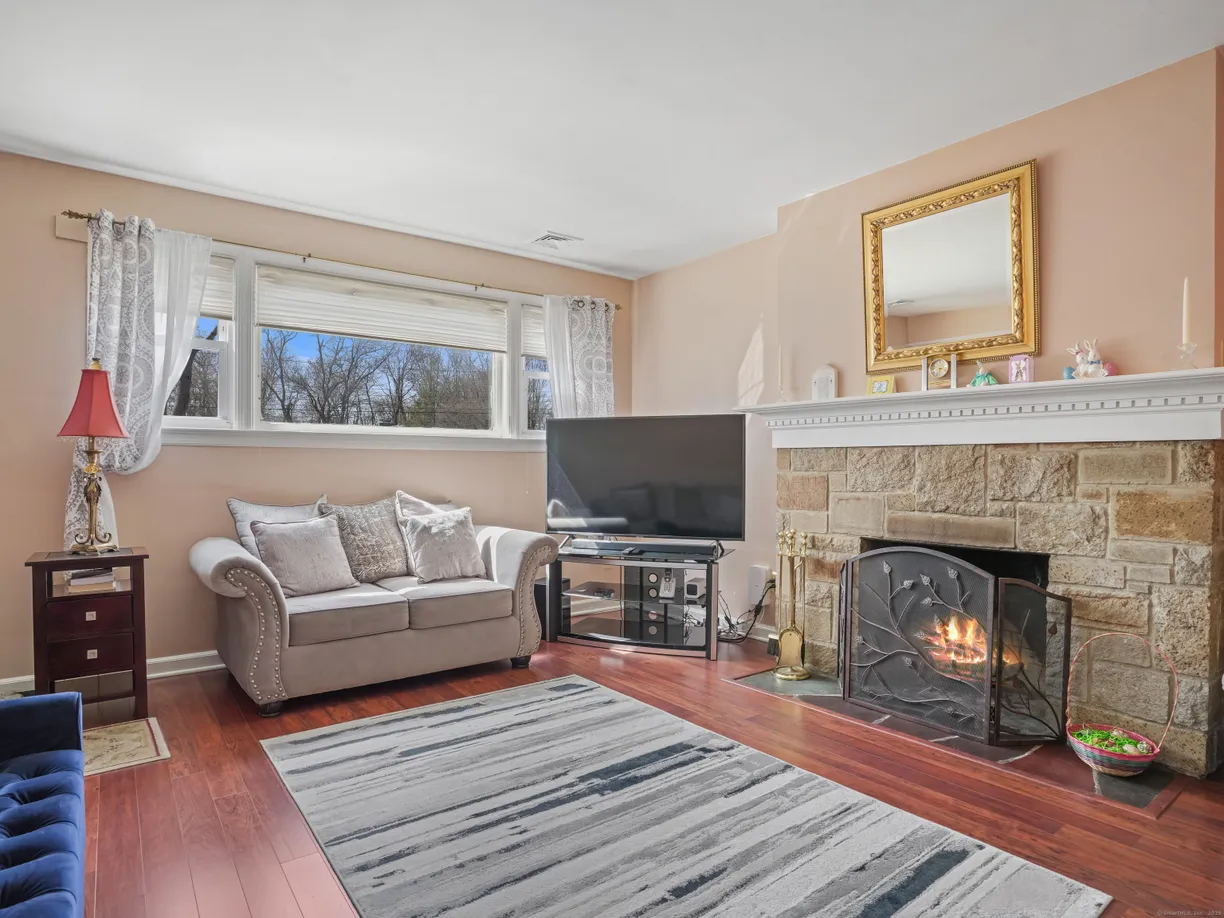 Greenwich Real Estate | View 8 Randolph Place | Listing