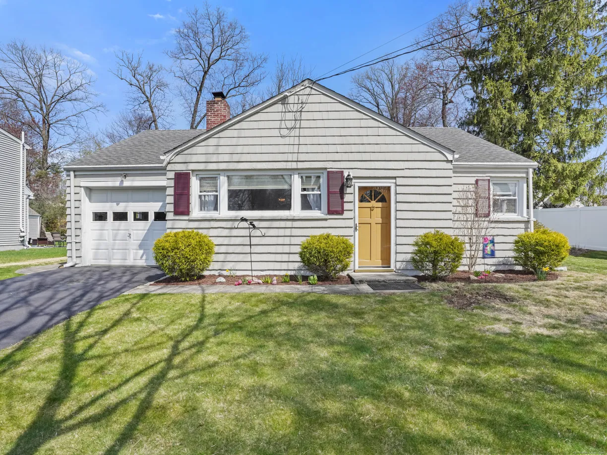 Greenwich Real Estate | View 8 Randolph Place | 2 Beds, 1 Bath