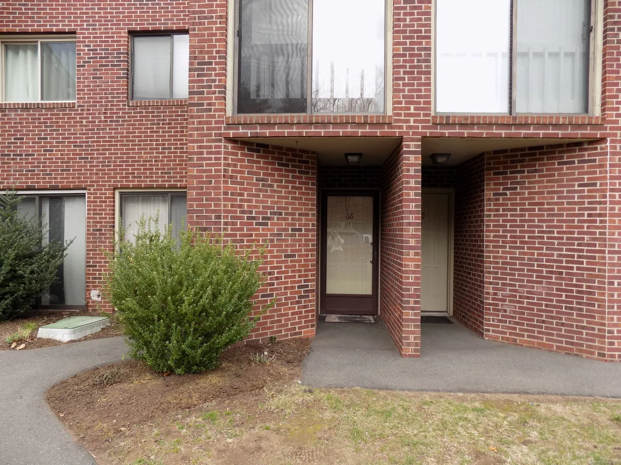 Greenwich Real Estate | View 279 Redstone Hill Road, APT 68 | 1 Bed, 1 Bath