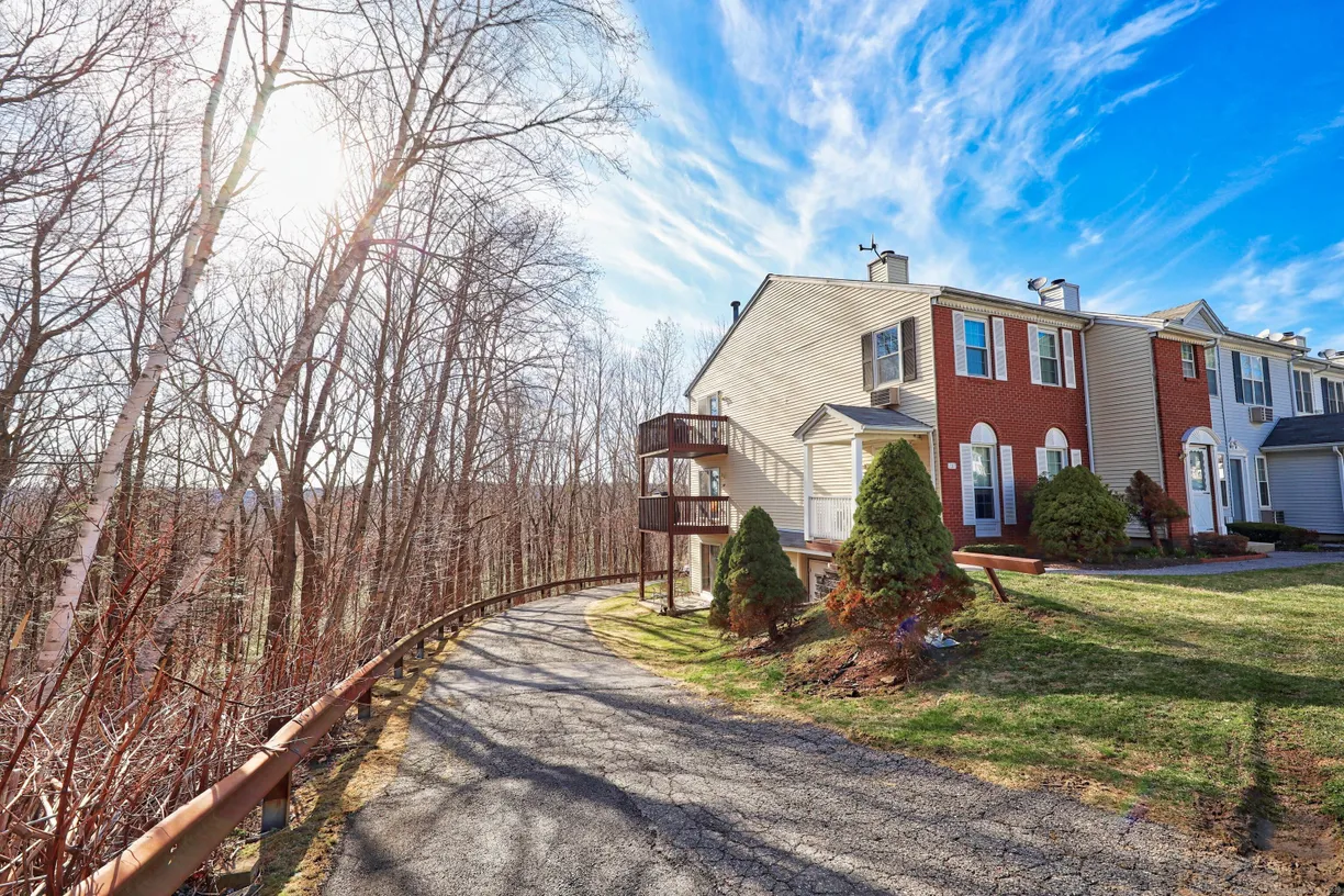 Greenwich Real Estate | View 144 Spyglass Court, 144 | Listing