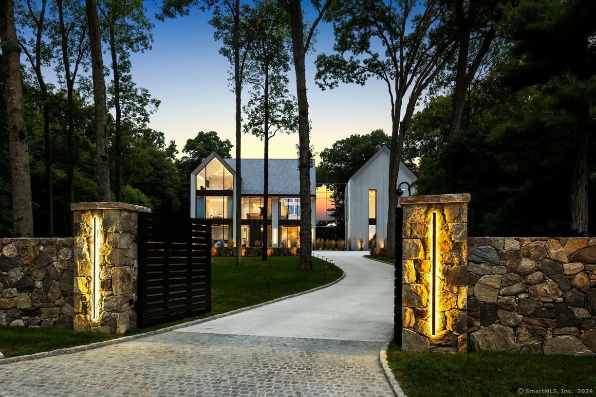 Greenwich Real Estate | View 5 Fraser Road | 6 Beds, 8 Baths