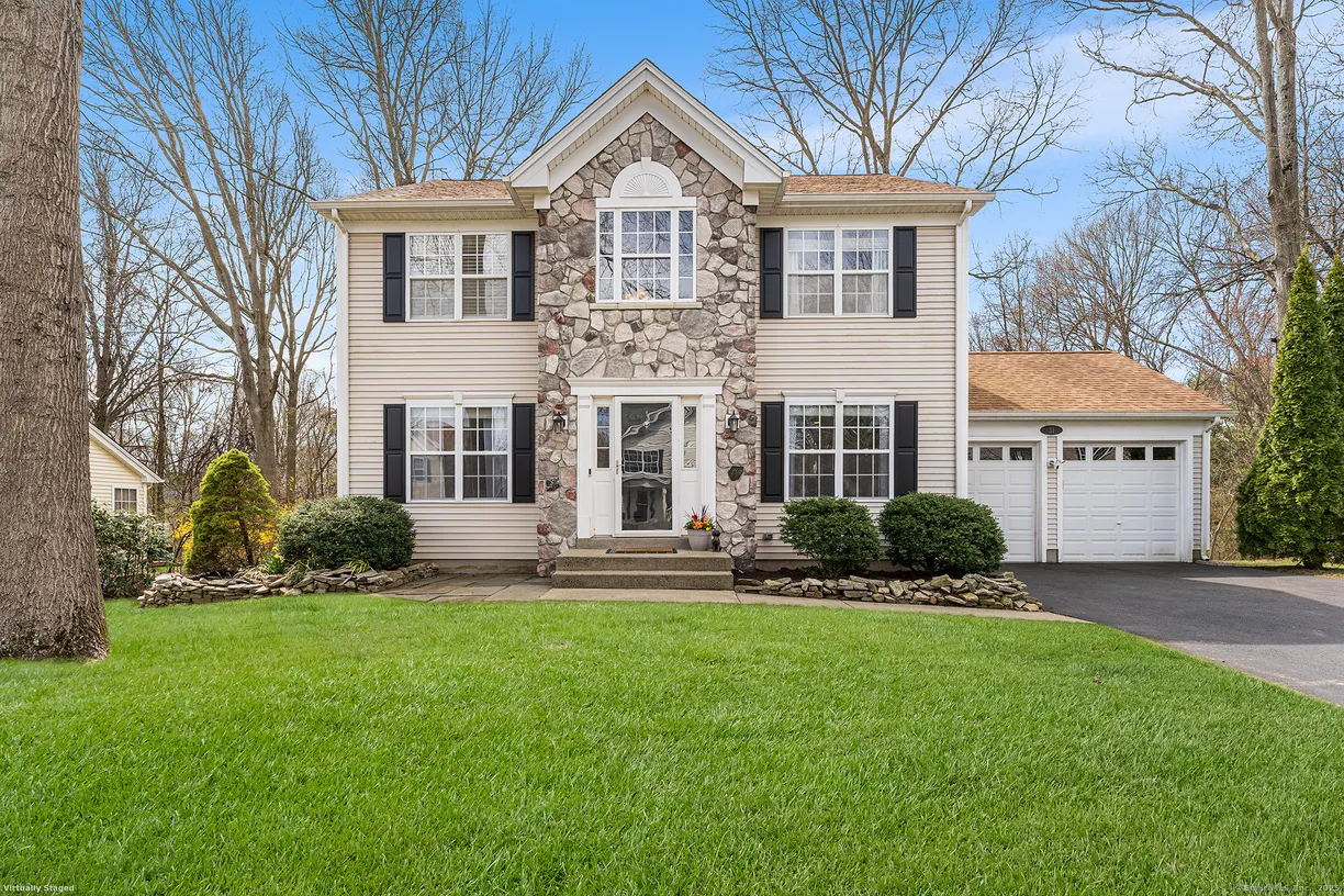 Greenwich Real Estate | View 31 Lookout Hill Road | 3 Beds, 3 Baths