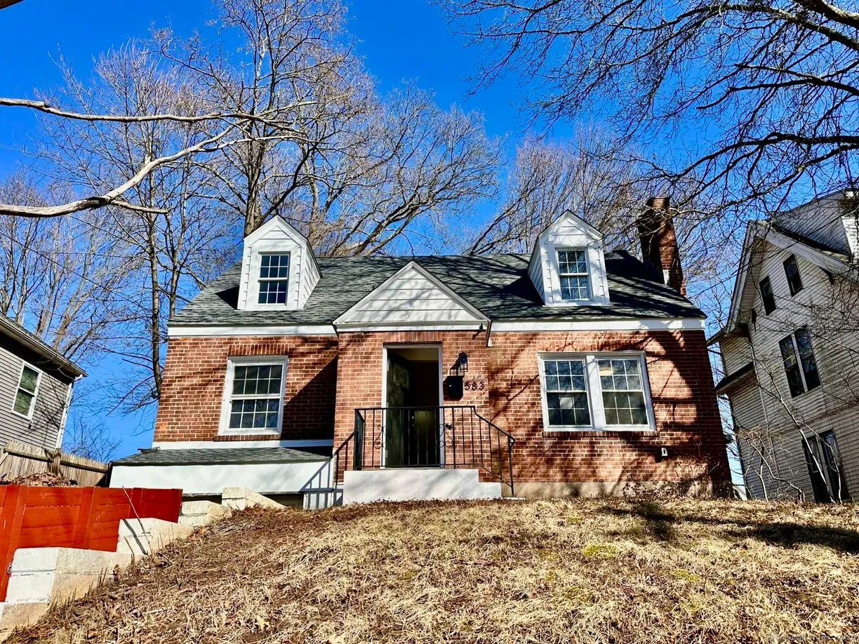 Greenwich Real Estate | View 583 Sherman Parkway | Listing