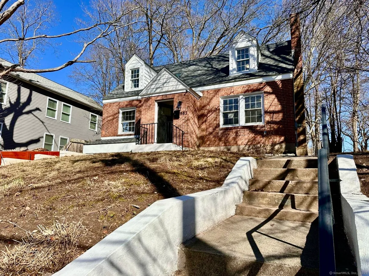 Greenwich Real Estate | View 583 Sherman Parkway | 4 Beds, 2 Baths