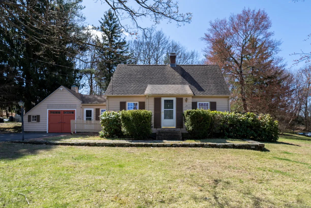 Greenwich Real Estate | View 19 Woodruff Lane | 2 Beds, 1 Bath