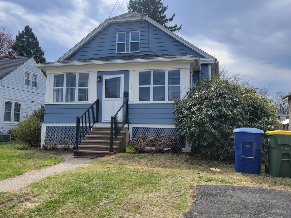 Greenwich Real Estate | View 327 Chipman Street Extension | 2 Beds, 1 Bath
