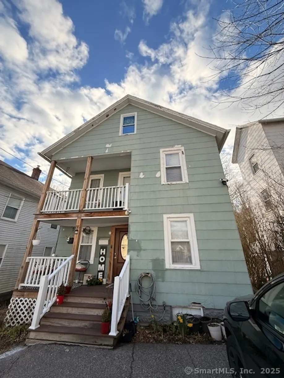 Greenwich Real Estate | View 35 Pine Street | 4 Beds, 2 Baths