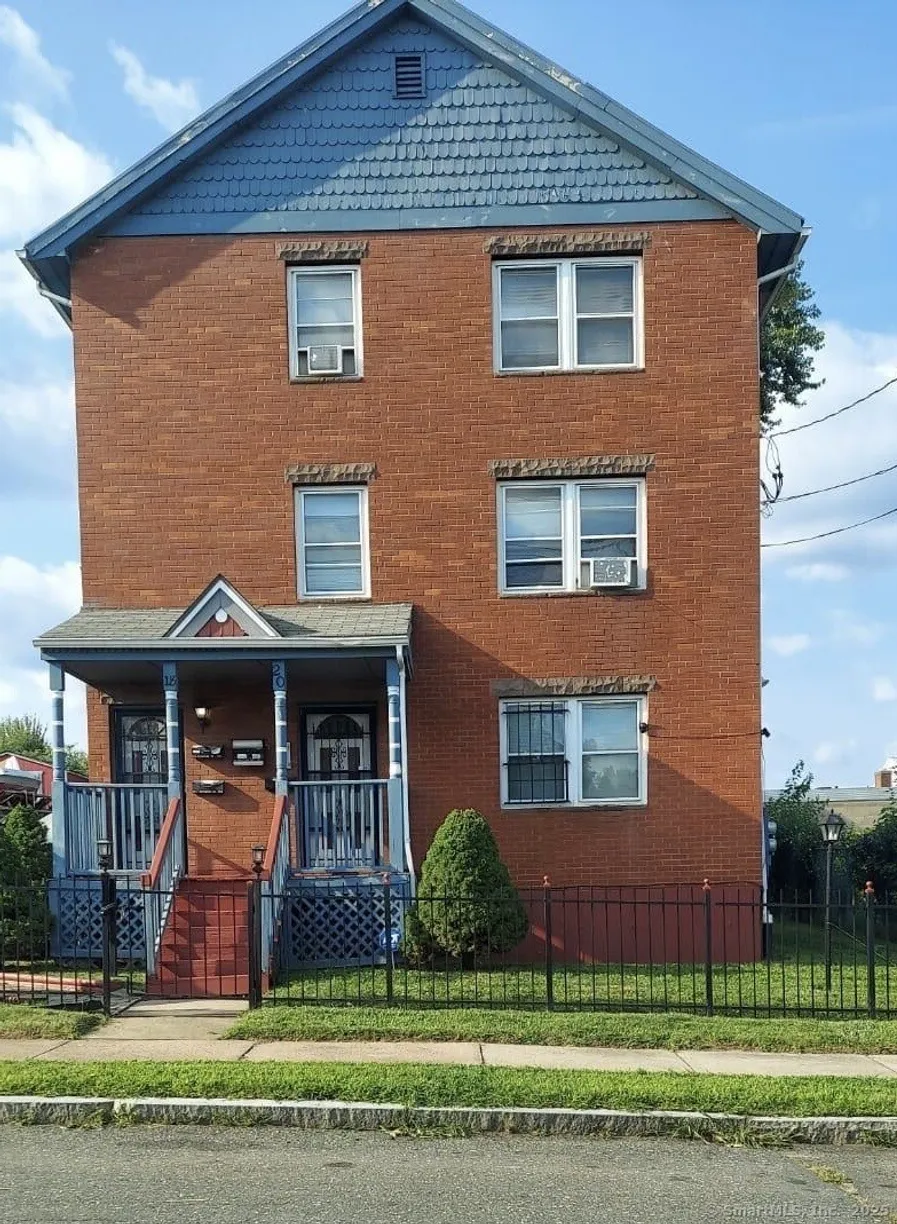 Greenwich Real Estate | View 20 Pavilion Street | 9 Beds, 3 Baths