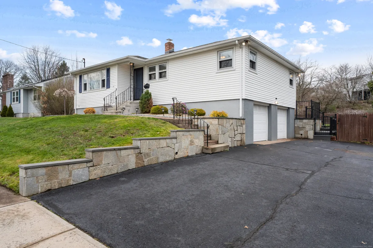 Greenwich Real Estate | View 166 Hall Street | 2 Beds, 1 Bath