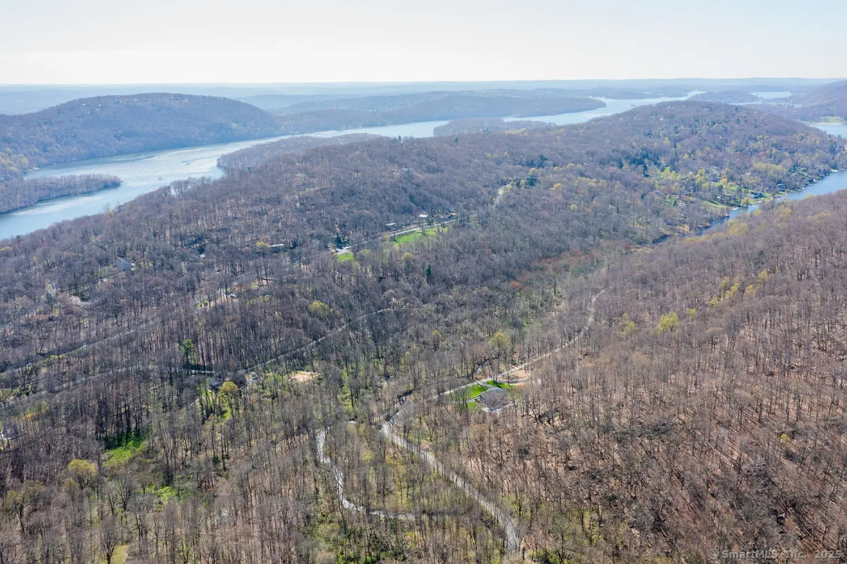 Greenwich Real Estate | View 3-20 Wagon Wheel Road
