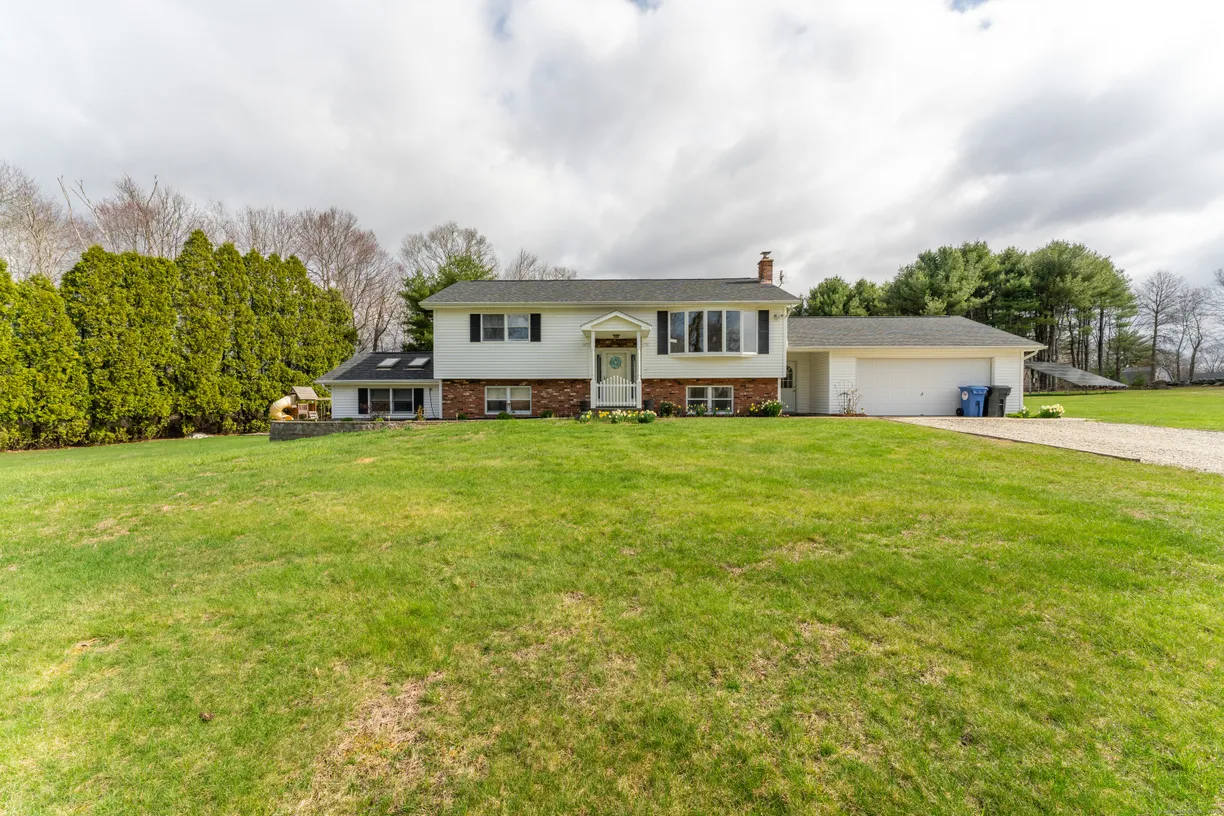 Greenwich Real Estate | View 17 Old Hampton Road | Listing