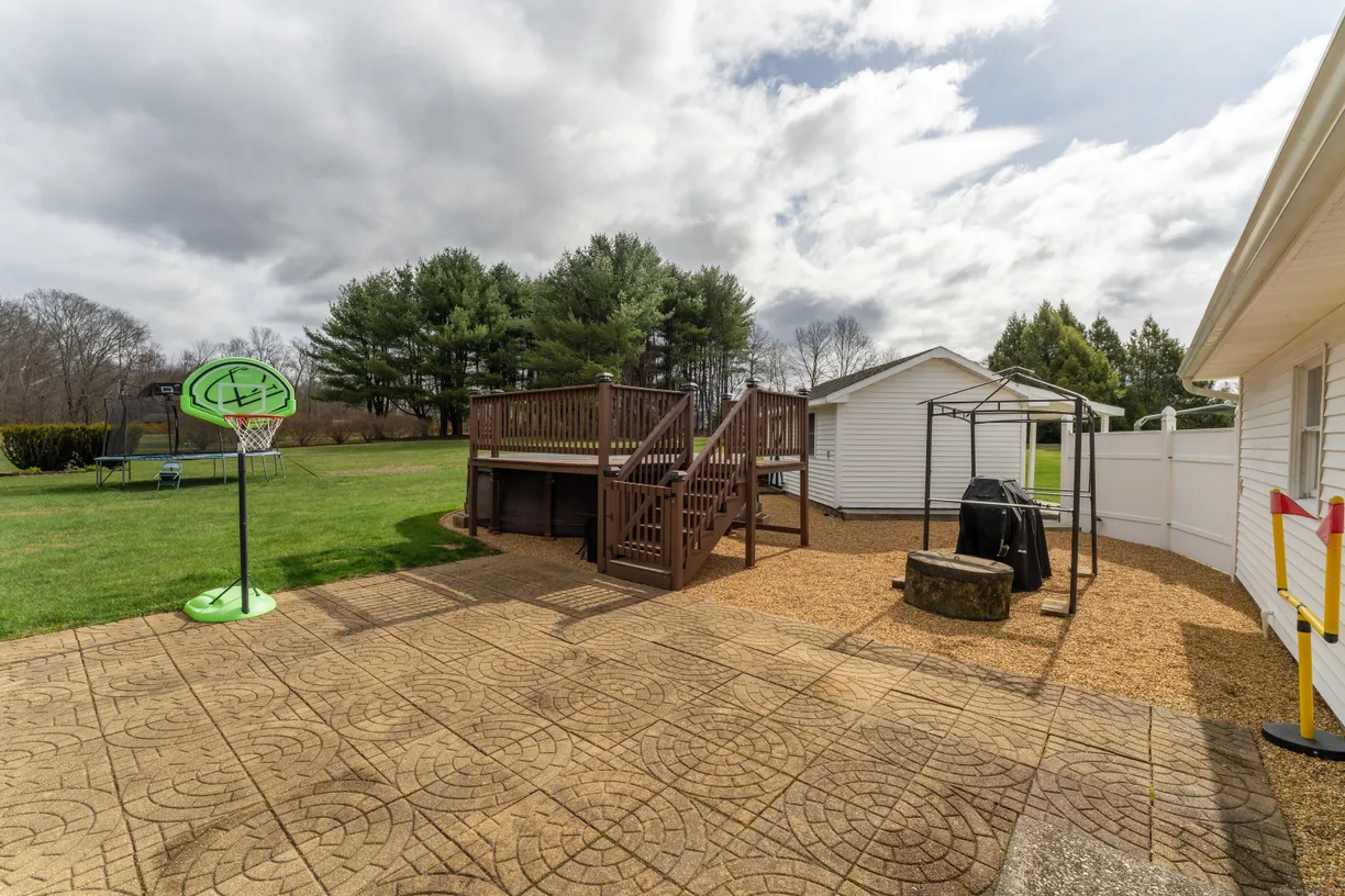 Greenwich Real Estate | View 17 Old Hampton Road | Listing