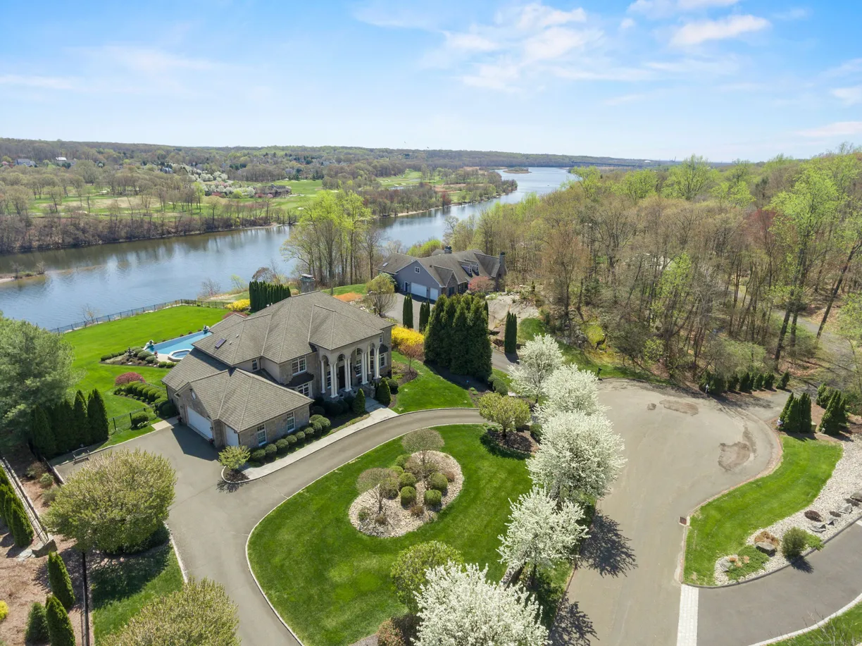 Greenwich Real Estate | View 22 Nature Lane | 4 Beds, 4 Baths