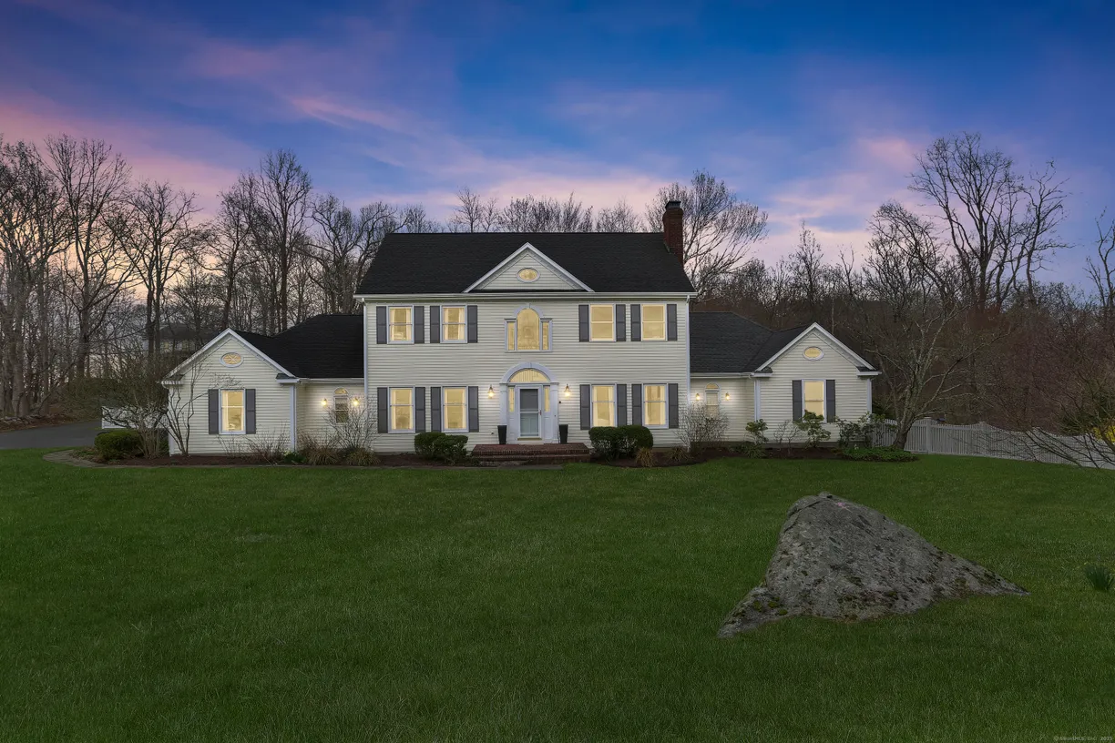 Greenwich Real Estate | View 22 Grandview Drive | 4 Beds, 4 Baths