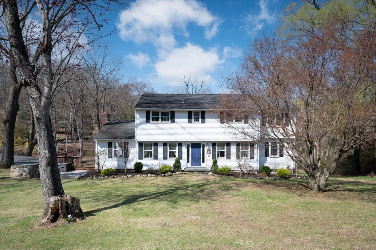 Greenwich Real Estate | View 2 Greenview Road | 5 Beds, 4 Baths