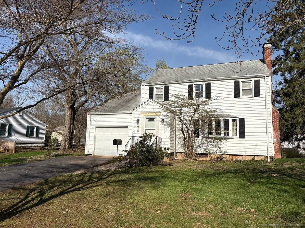 Greenwich Real Estate | View 50 Forest Hill Road | 3 Beds, 2 Baths