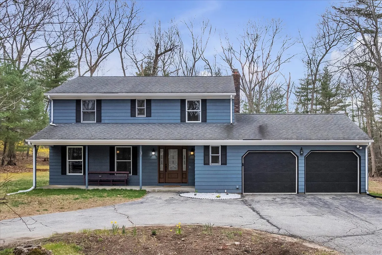 Greenwich Real Estate | View 142 Sunset Drive | 3 Beds, 2 Baths