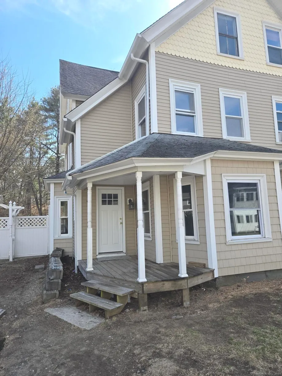 Greenwich Real Estate | View 181-183 South Main Street, 183 | 4 Beds, 1 Bath