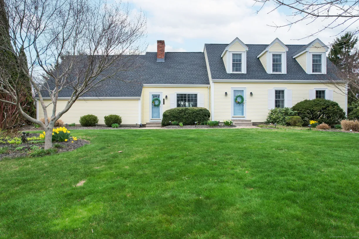 Greenwich Real Estate | View 671 Cortland Circle | 3 Beds, 2 Baths