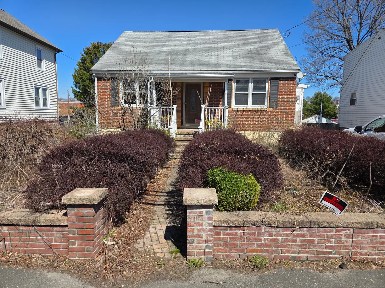Greenwich Real Estate | View  | 2 Beds, 1 Bath
