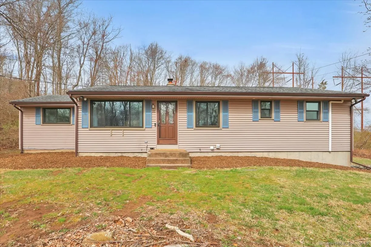 Greenwich Real Estate | View 85 Margarite Road Extension | 3 Beds, 2 Baths