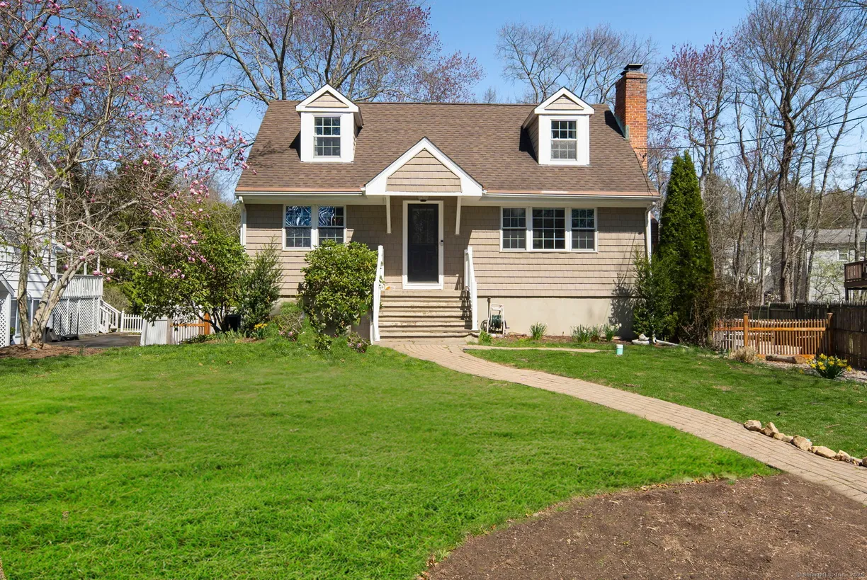 Greenwich Real Estate | View 27 Deepwood Lane | 4 Beds, 2 Baths