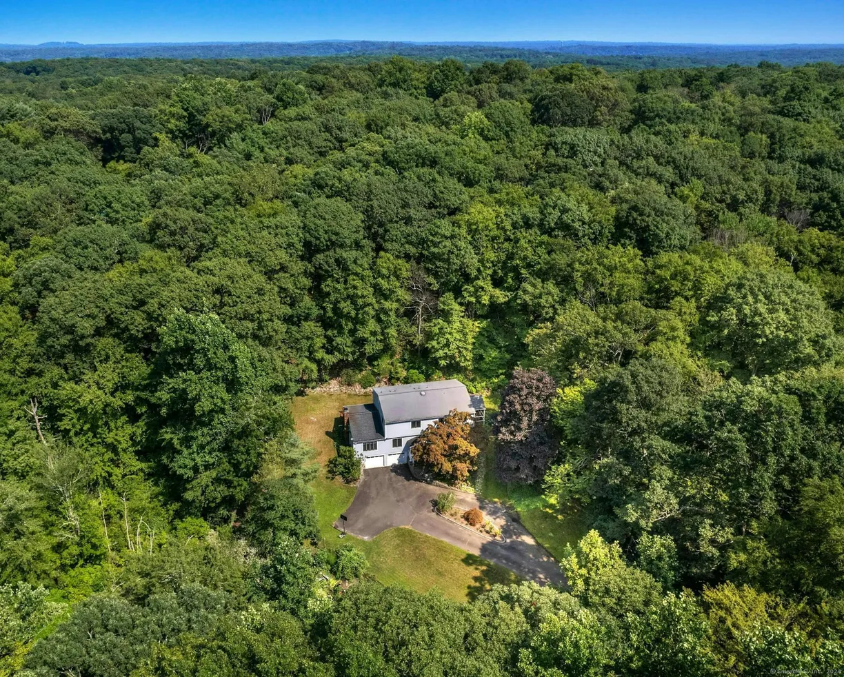 Greenwich Real Estate | View 8 Oak Lane | Listing