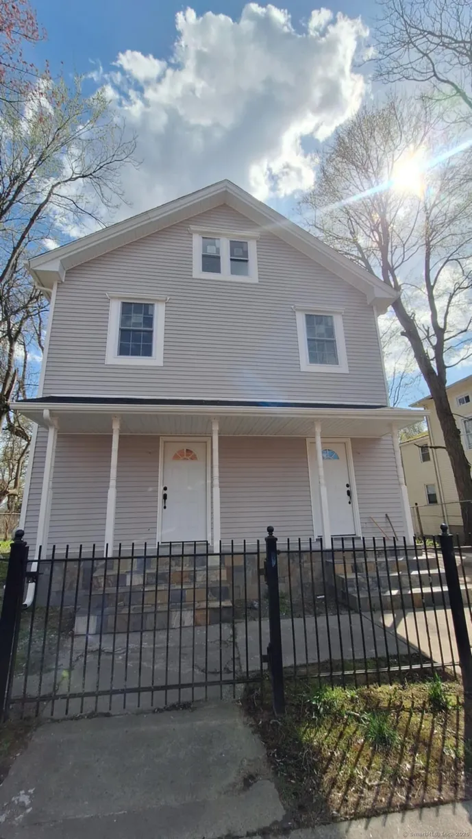Greenwich Real Estate | View 165 Capen Street | 6 Beds, 2 Baths