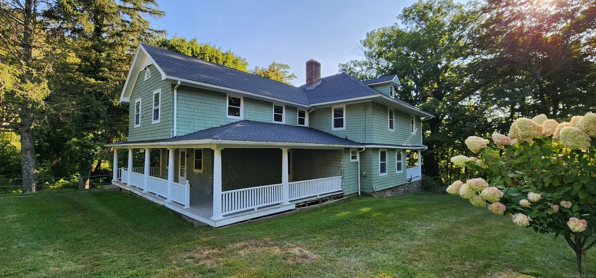 Greenwich Real Estate | View 264 Twin Lakes Road | 6 Beds, 3 Baths