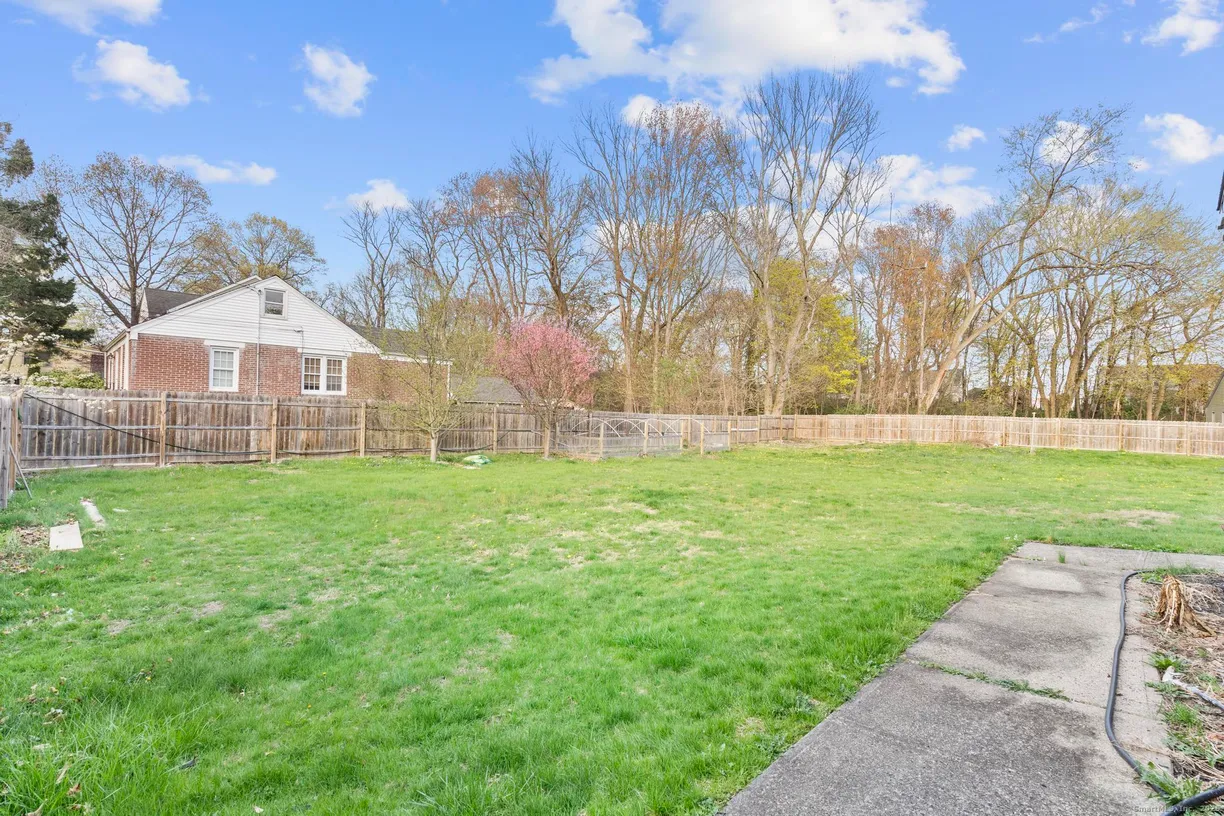 Greenwich Real Estate | View 33 Robbins Court | Listing