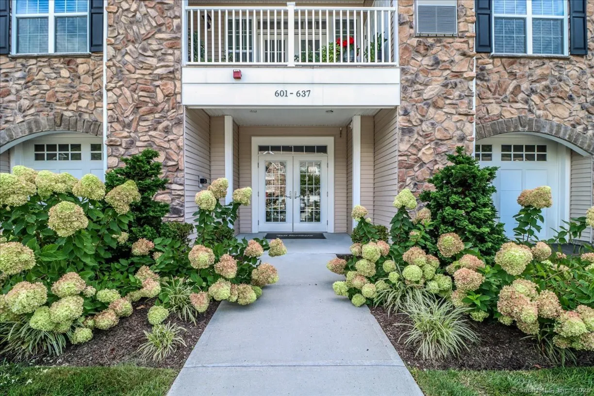 603 Brookside Court #603, Newtown, CT 06470 Property for sale