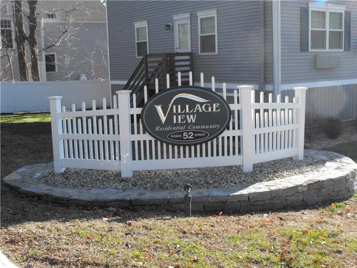 Greenwich Real Estate | View 52 Essex Street | 2 Beds, 1 Bath
