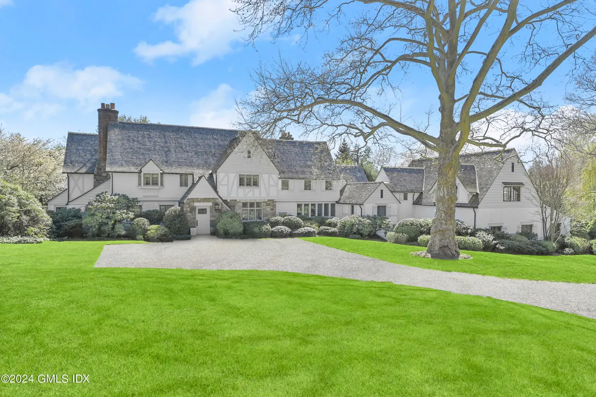 Greenwich Real Estate | View 528 Field Point Road | 6 Beds, 5 Baths