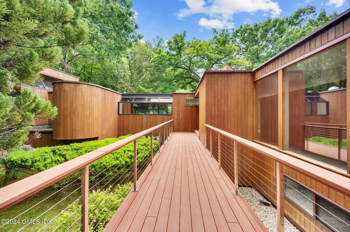 Greenwich Real Estate | View 66 Sumner Road | Listing