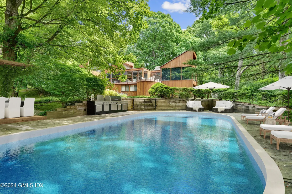 Greenwich Real Estate | View 66 Sumner Road | Listing