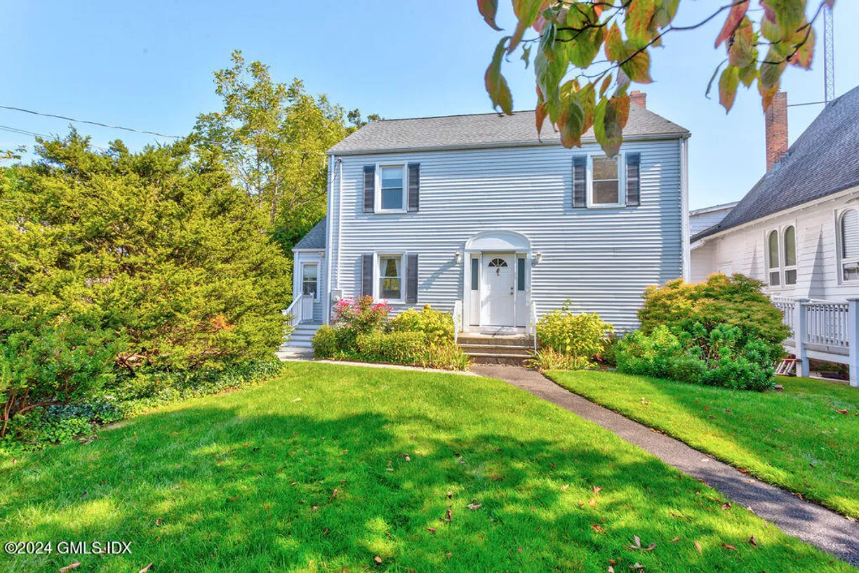 Greenwich Real Estate | View 82 Thimble Island Road | 3 Beds, 3 Baths