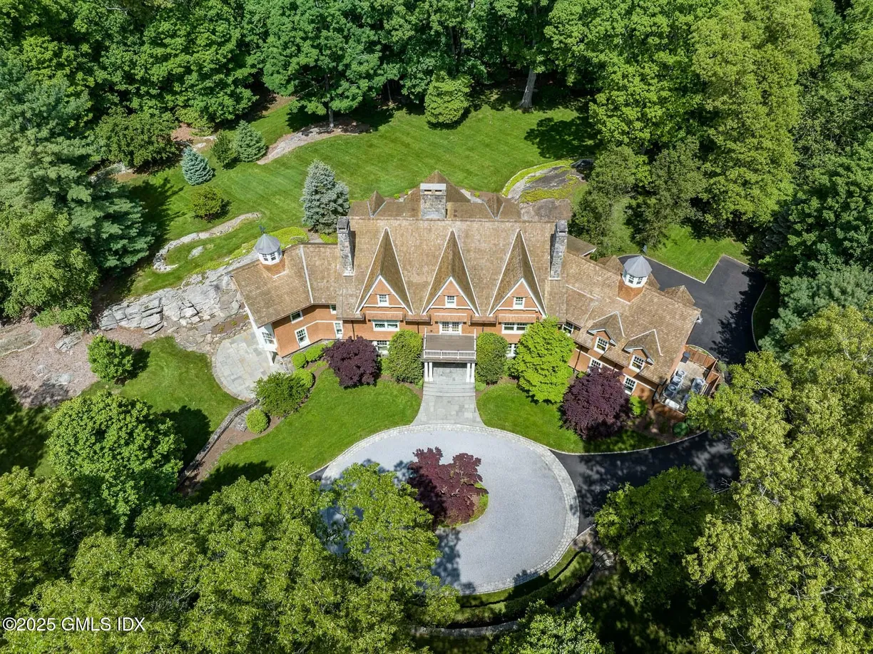 Greenwich Real Estate | View 34 Dublin Hill Drive | 5 Beds, 7 Baths