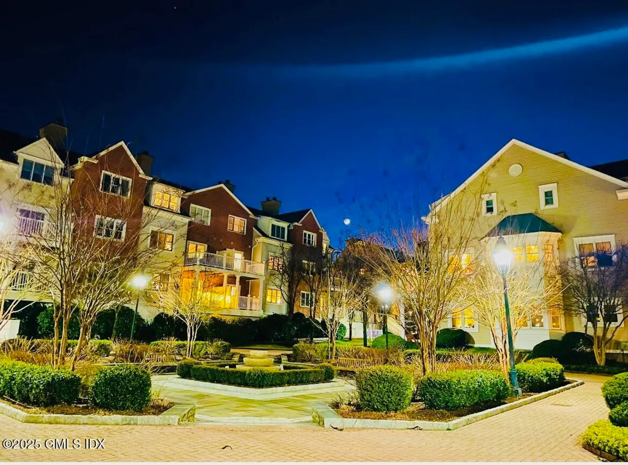 Greenwich Real Estate | View 51 Forest Avenue, 22 | 3 Beds, 2 Baths