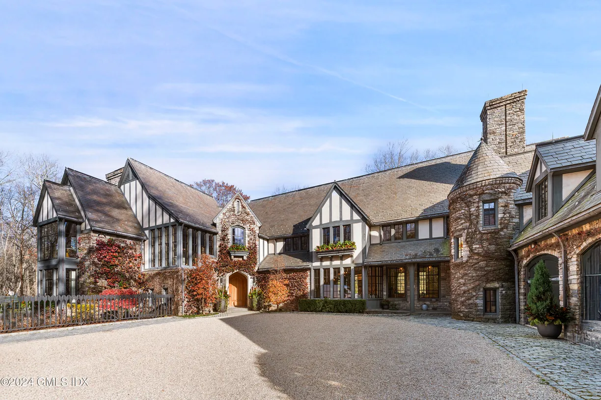 Greenwich Real Estate | View 111 Conyers Farm Drive | 6 Beds, 9 Baths