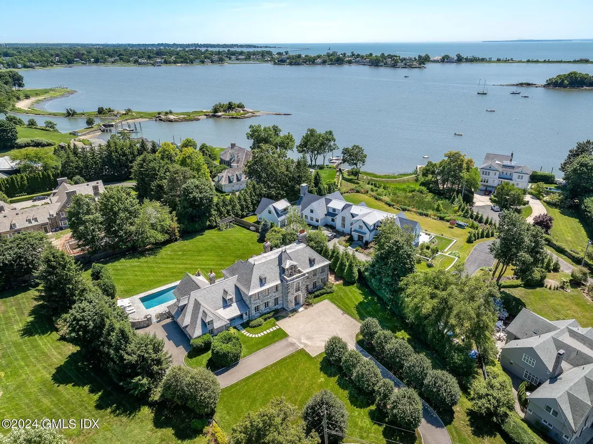 Greenwich Real Estate | View 142 Cedar Cliff Road | 6 Beds, 7 Baths