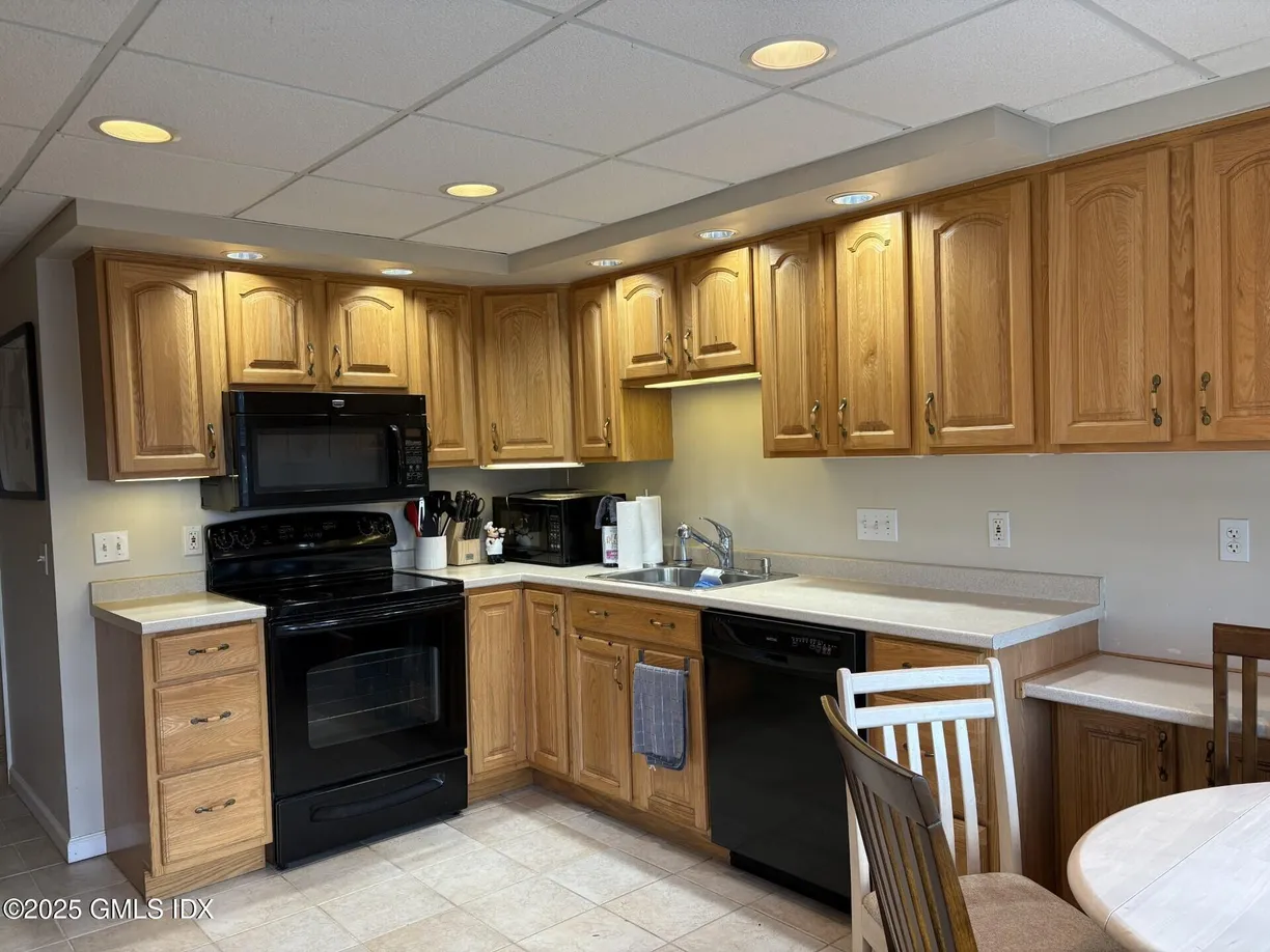 Greenwich Real Estate | View 233 Pemberwick Road, Studio | 1 Bath