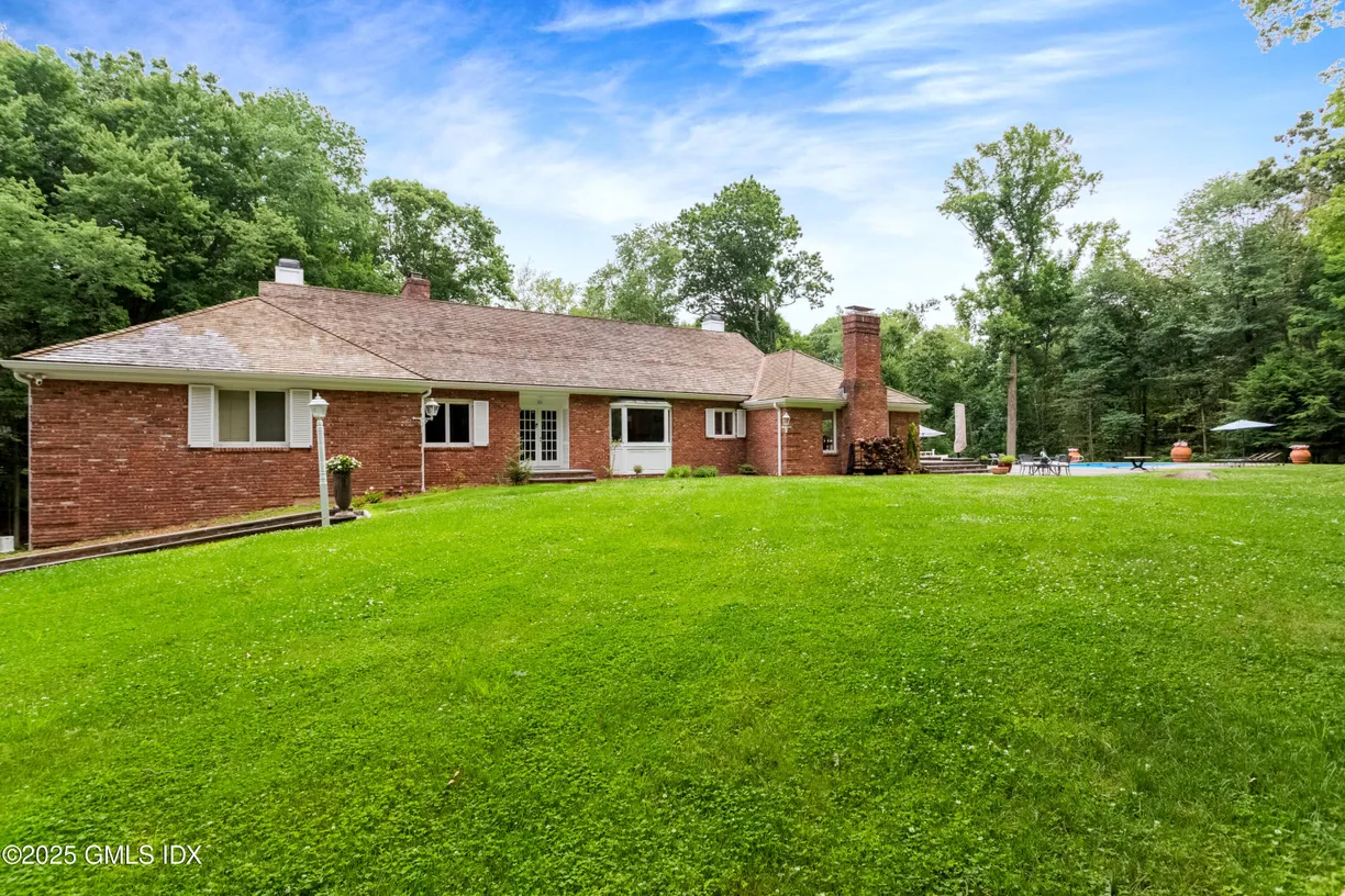 Greenwich Real Estate | View 615 Westover Road | 6 Beds, 3 Baths